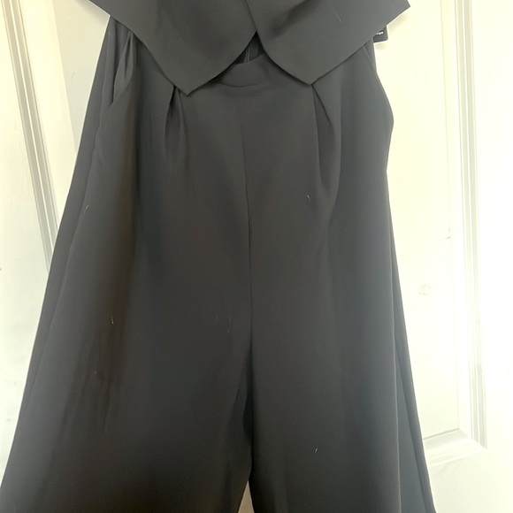 NWT Express Women’s Black Strapless Jumpsuit with Cutout - Size 4 - Picture 4 of 7